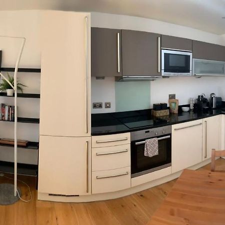 2 Bed Apartment In Granary Wharf Leeds リーズ エクステリア 写真