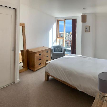 2 Bed Apartment In Granary Wharf Leeds リーズ エクステリア 写真