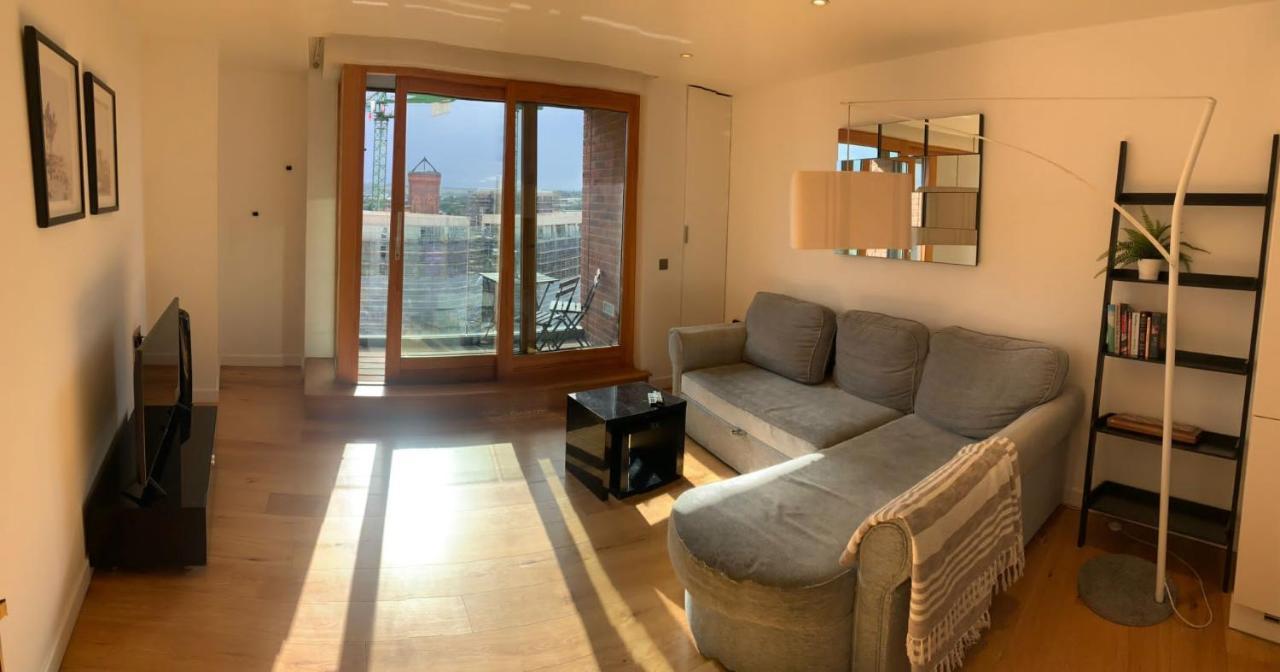 2 Bed Apartment In Granary Wharf Leeds リーズ エクステリア 写真