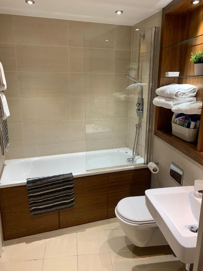 2 Bed Apartment In Granary Wharf Leeds リーズ エクステリア 写真