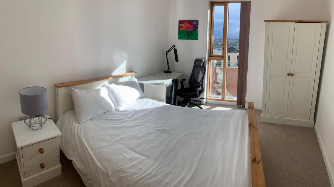 2 Bed Apartment In Granary Wharf Leeds リーズ エクステリア 写真