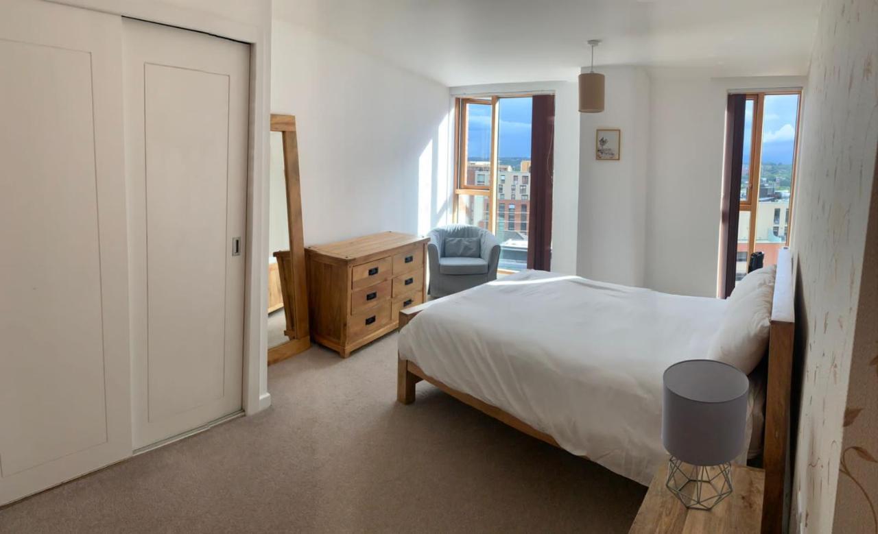 2 Bed Apartment In Granary Wharf Leeds リーズ エクステリア 写真