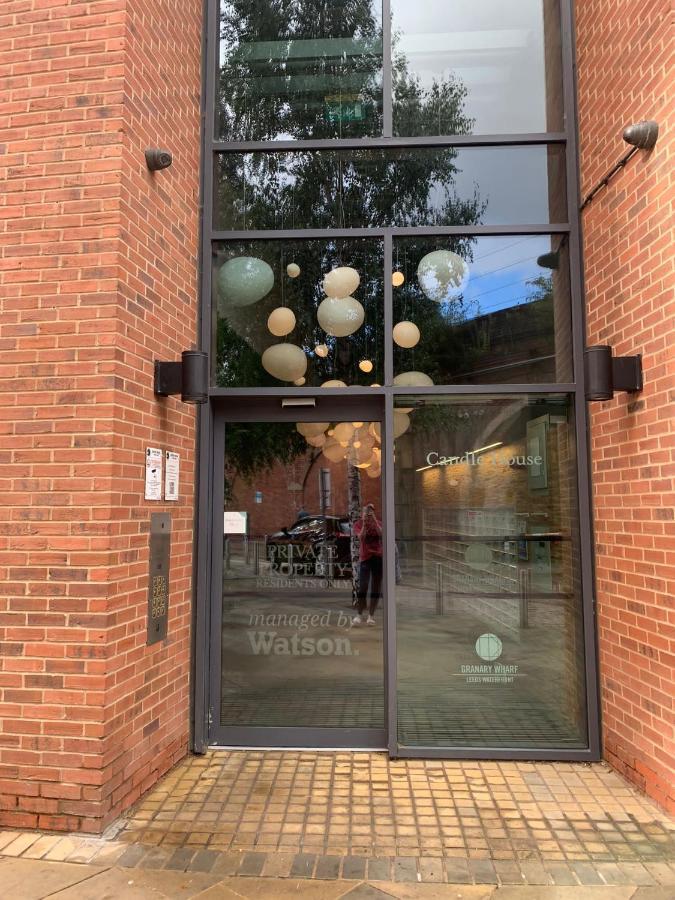 2 Bed Apartment In Granary Wharf Leeds リーズ エクステリア 写真
